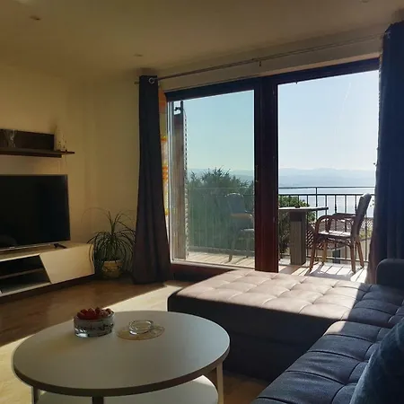 Sunrise Apartment *